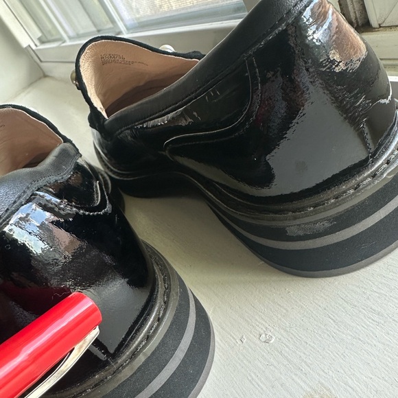 Louise et Cie Elegant Black Loafers with Pearl Detailing - Picture 3 of 6